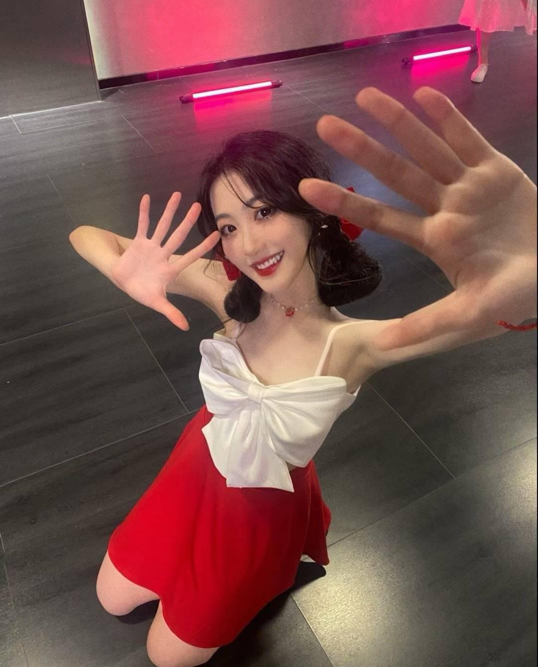 石家庄新到舞蹈学院兼职学生，清纯可爱，三点份嫩，绝对的极品，干起来特别爽